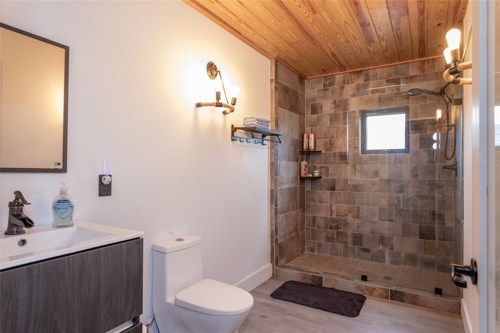 1170 - SEVILLE AREA W OF RAILROAD - Residential