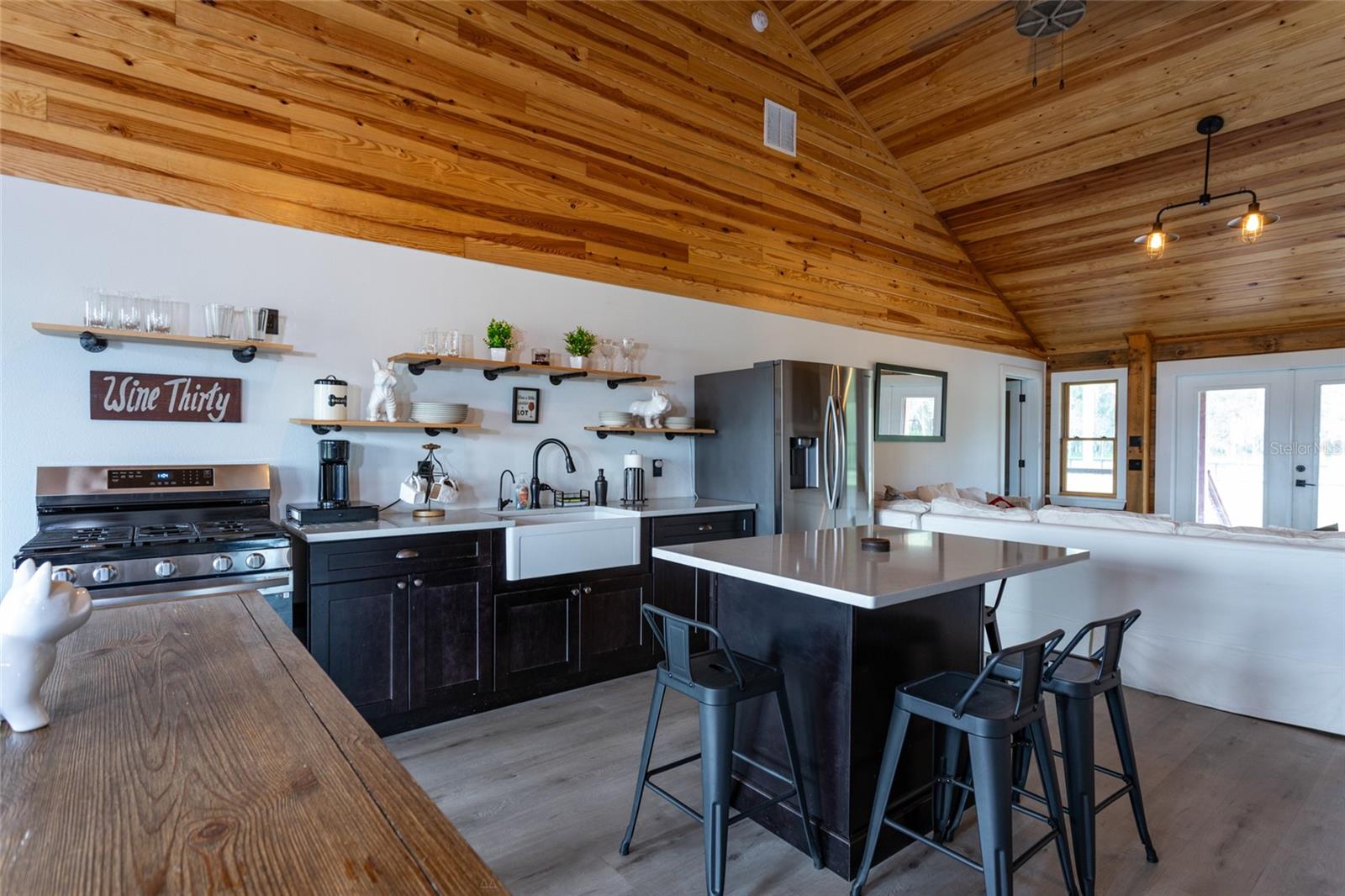 1170 - SEVILLE AREA W OF RAILROAD - Residential