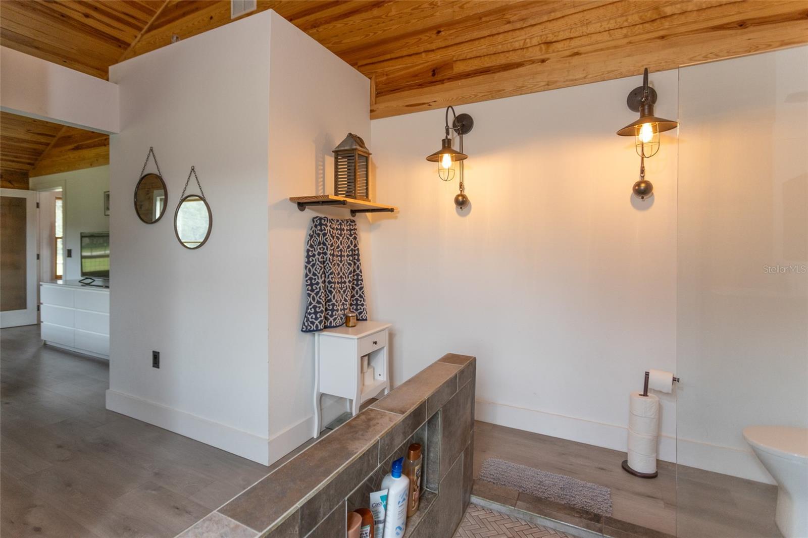 1170 - SEVILLE AREA W OF RAILROAD - Residential