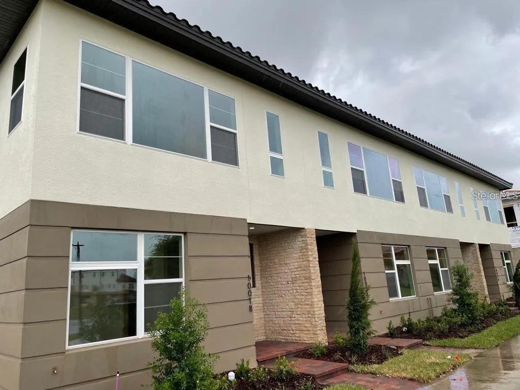 Modern 3BD/2.5BA townhome in a prime Orlando location! This bright and spacious home features an open
floor plan, upgraded tile flooring, a gourmet kitchen with quartz countertops, stainless steel appliances, and
espresso cabinetry. The primary suite boasts high ceilings, a walk-in closet, and a dual-sink bath with a
glass-enclosed shower. Additional highlights include a 2-car garage and abundant natural light. Ideally located
near major highways, shopping, and dining—perfect for families and professionals alike.
