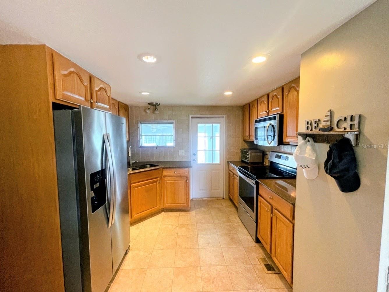 COUNTRY CLUB ESTATES - Residential