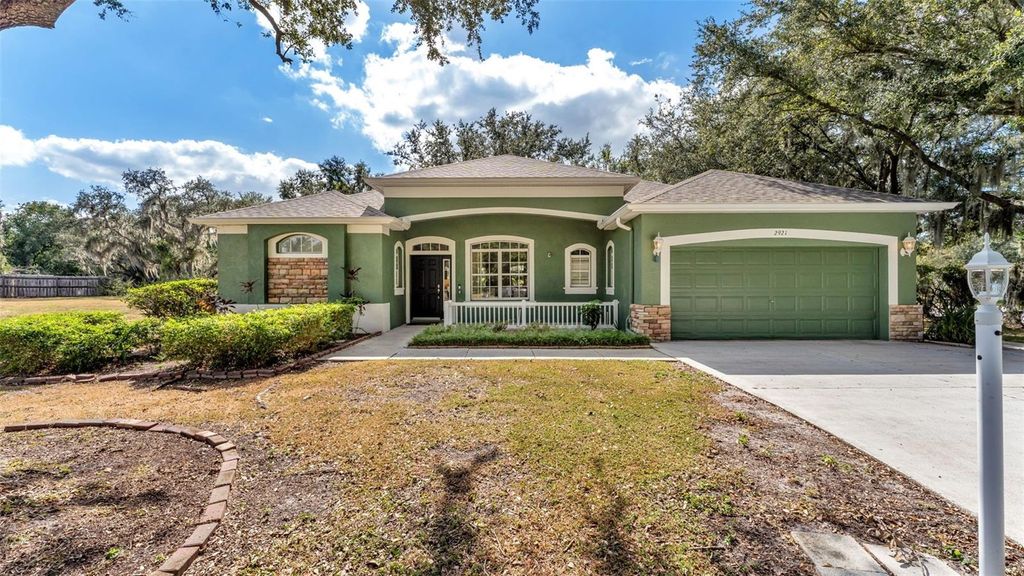 Photo of 2921 Juniper Lake Place, Plant City, FL 33566 (MLS # TB8328663)