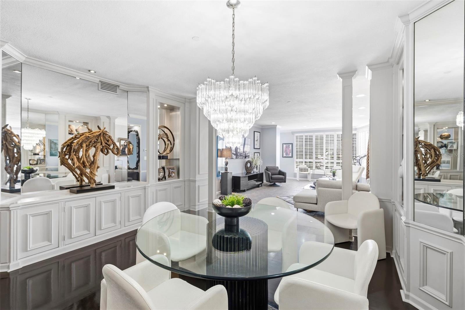 1 BEACH DRIVE SE 2712