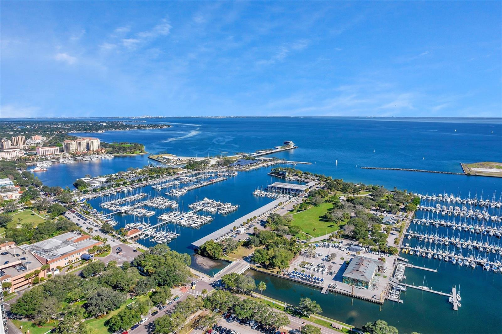 1 BEACH DRIVE SE 2712