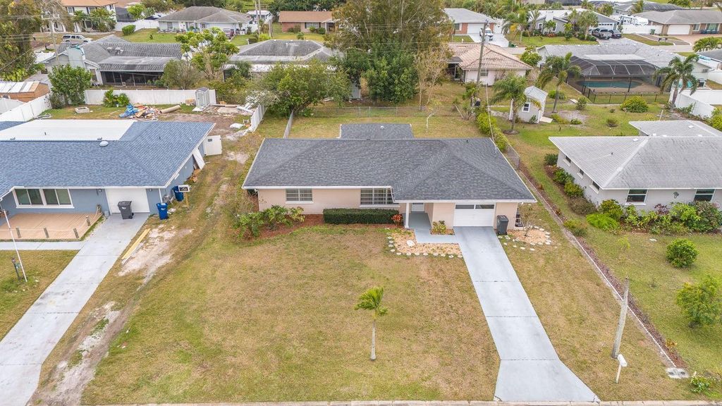 Photo of 5311 14th Avenue Drive W, Bradenton, FL 34209 (MLS # A4679761)