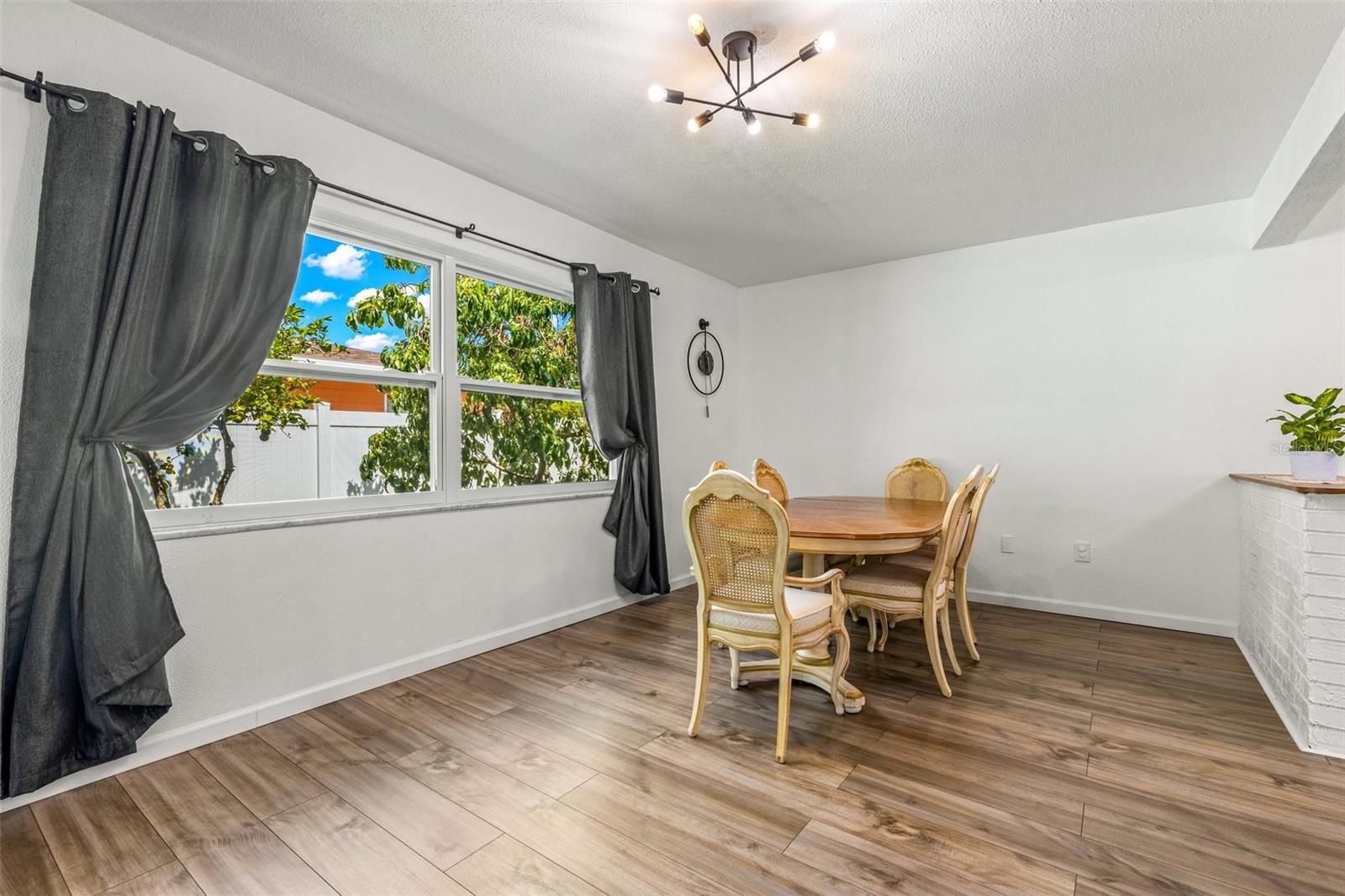 SHERYL MANOR - Residential