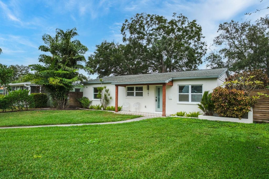 Photo of 781 40th Avenue NE, St Petersburg, FL 33703 (MLS # TB8457694)