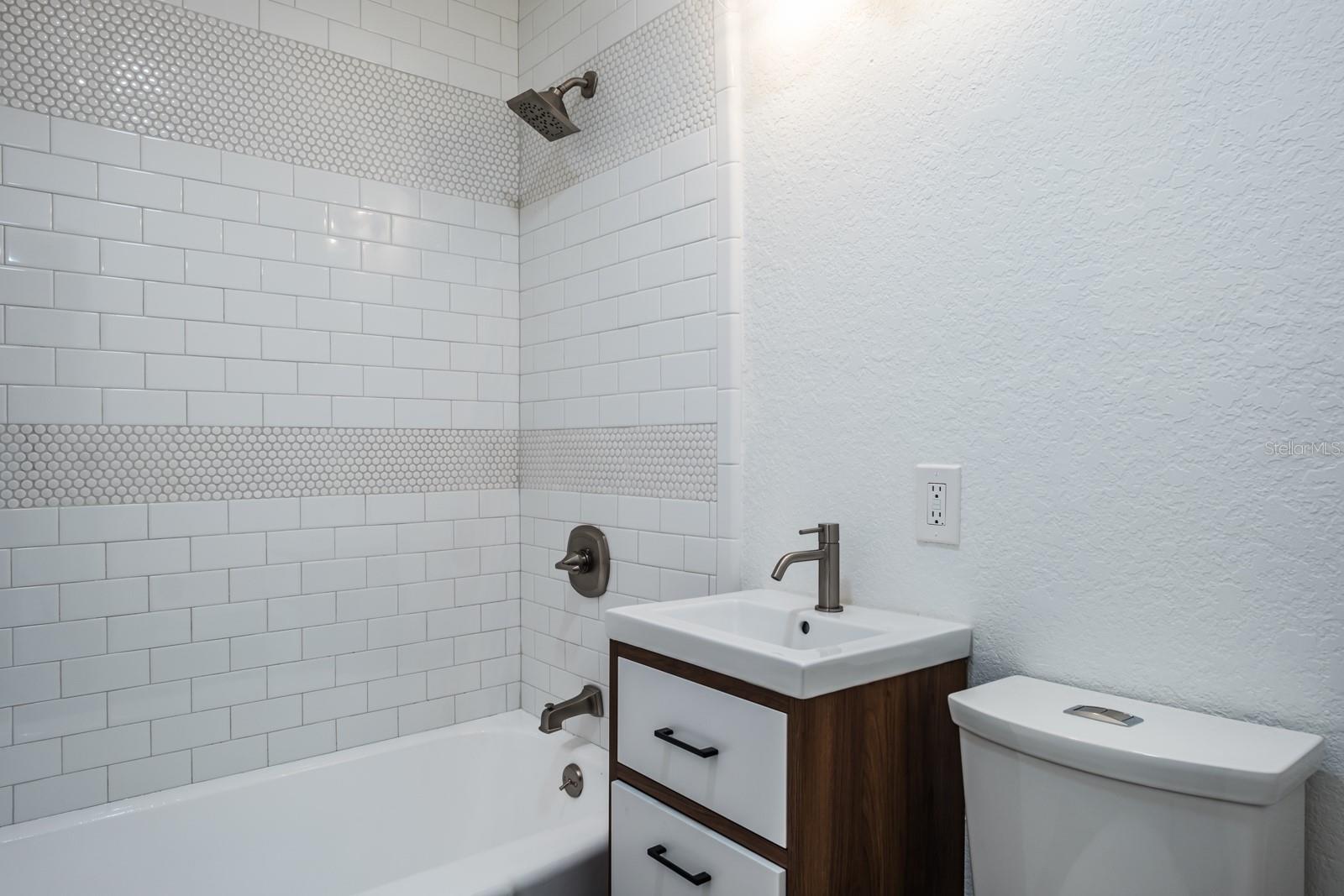 SNELL SHORES - Residential Lease