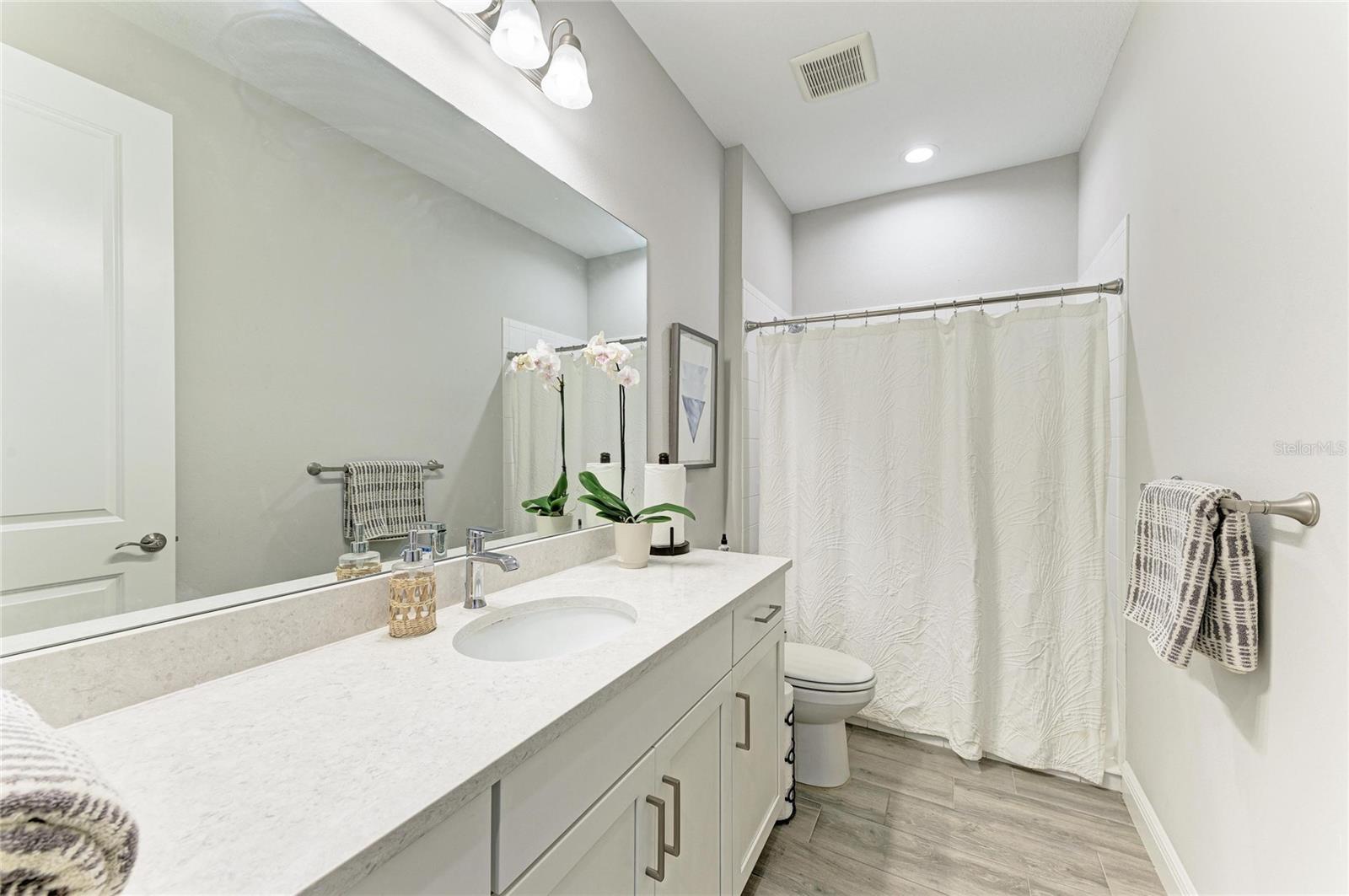 LAKEHOUSE COVE/WATERSIDE PH 4 - Residential