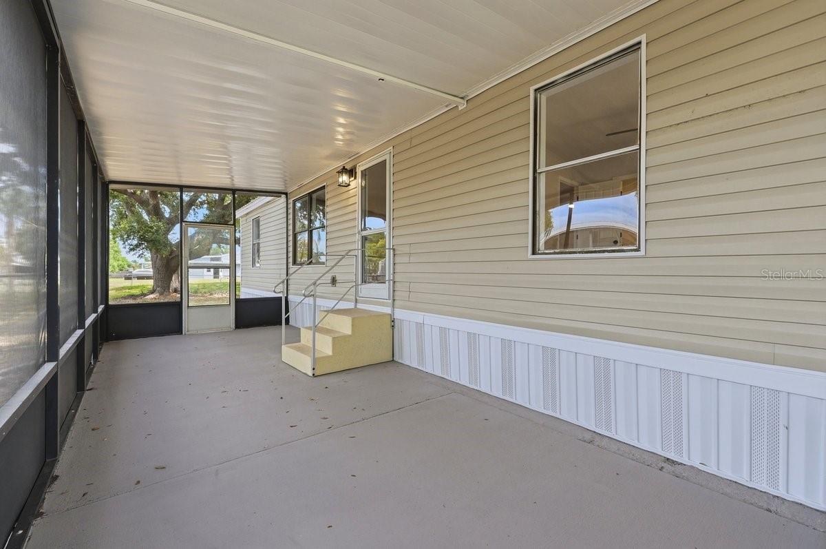 COUNTRY KNOLL - Residential