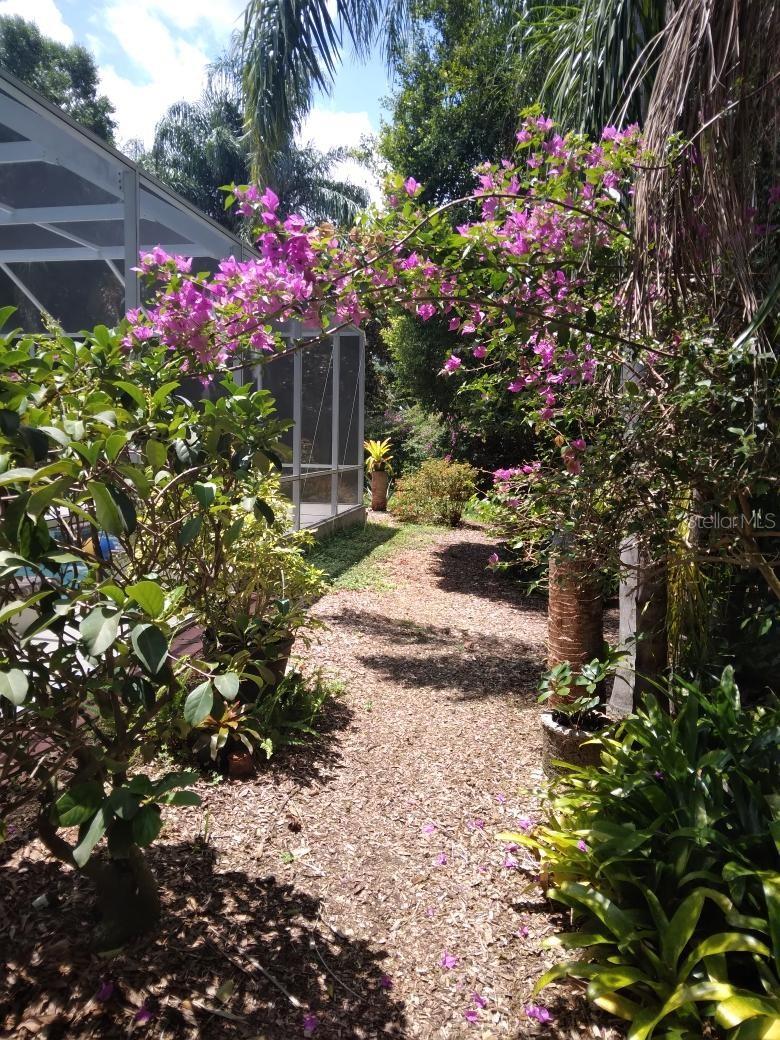 ELOISE POINTE ESTATES PB 72 PGS 4&5 - Residential