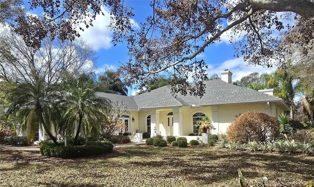 Photo of 2409 Berkshire Drive, Winter Haven, FL 33884 (MLS # B4902187)