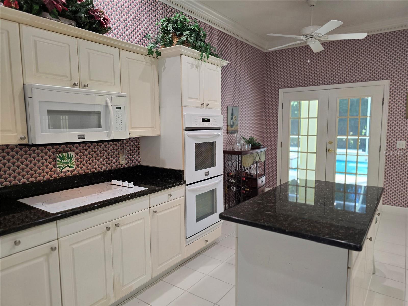 ELOISE POINTE ESTATES PB 72 PGS 4&5 - Residential