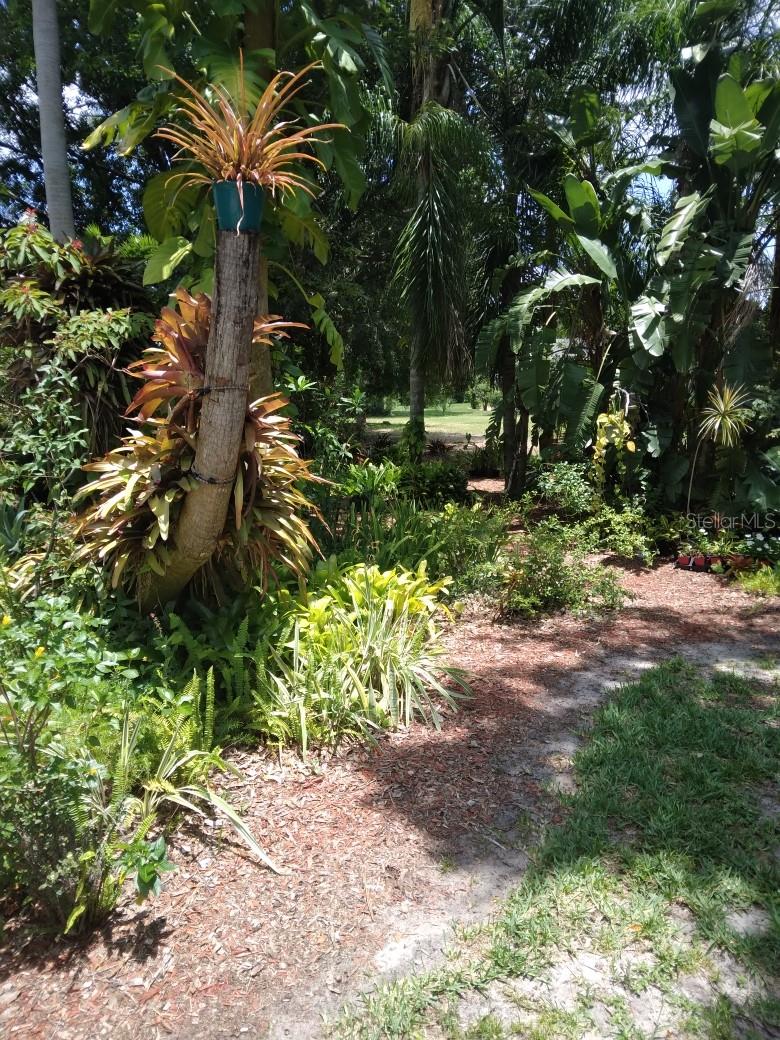 ELOISE POINTE ESTATES PB 72 PGS 4&5 - Residential