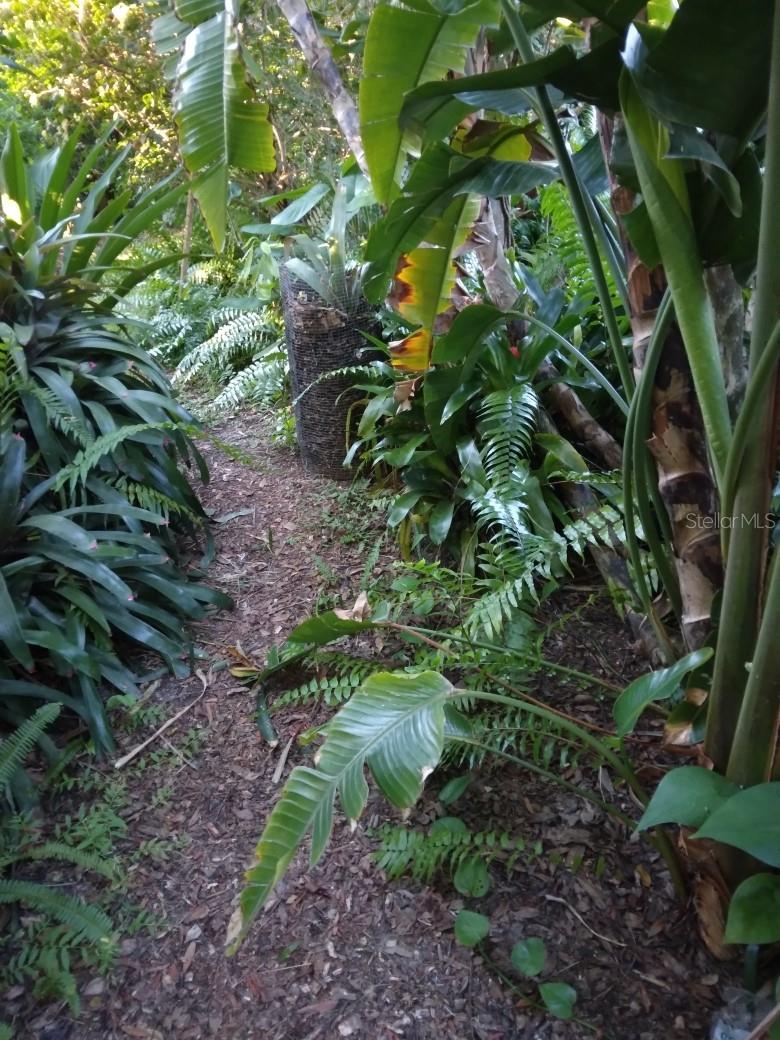 ELOISE POINTE ESTATES PB 72 PGS 4&5 - Residential