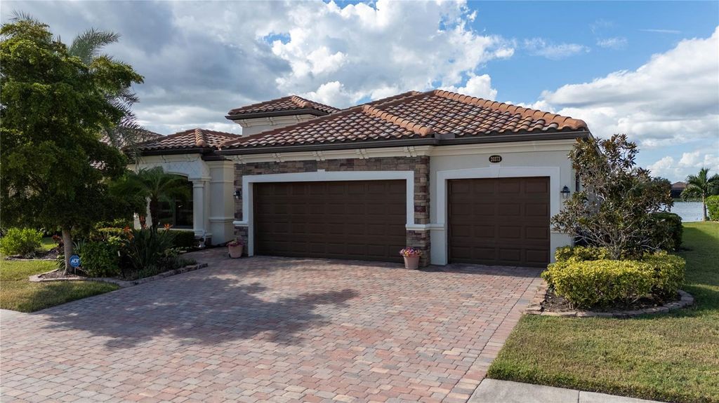Photo of 20373 Granlago Drive, Venice, FL 34293 (MLS # N6140916)