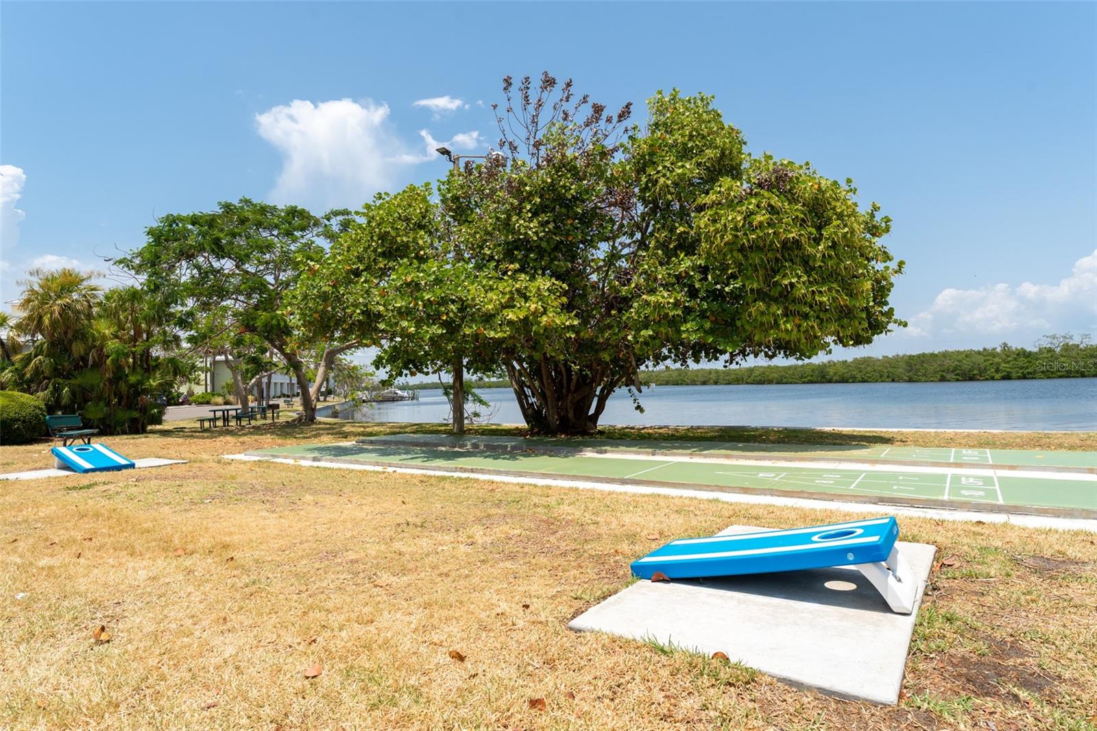 ISLAND RESORT AT MARINERS CLUB - Residential