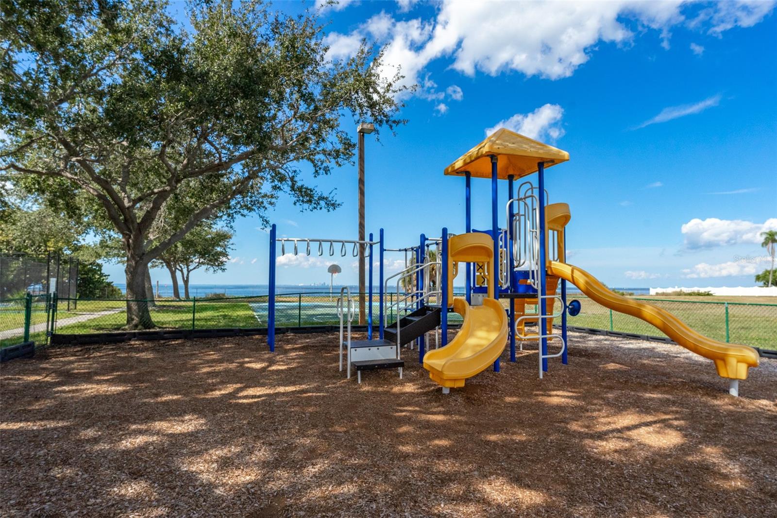 ISLAND RESORT AT MARINERS CLUB - Residential