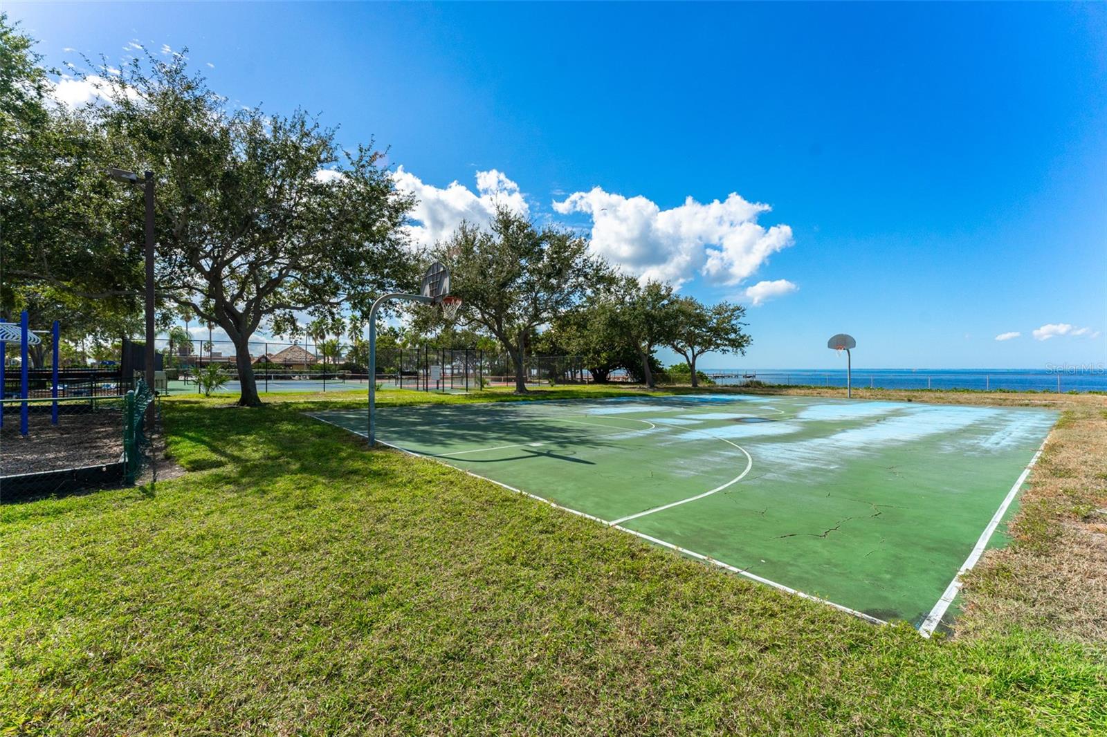 ISLAND RESORT AT MARINERS CLUB - Residential