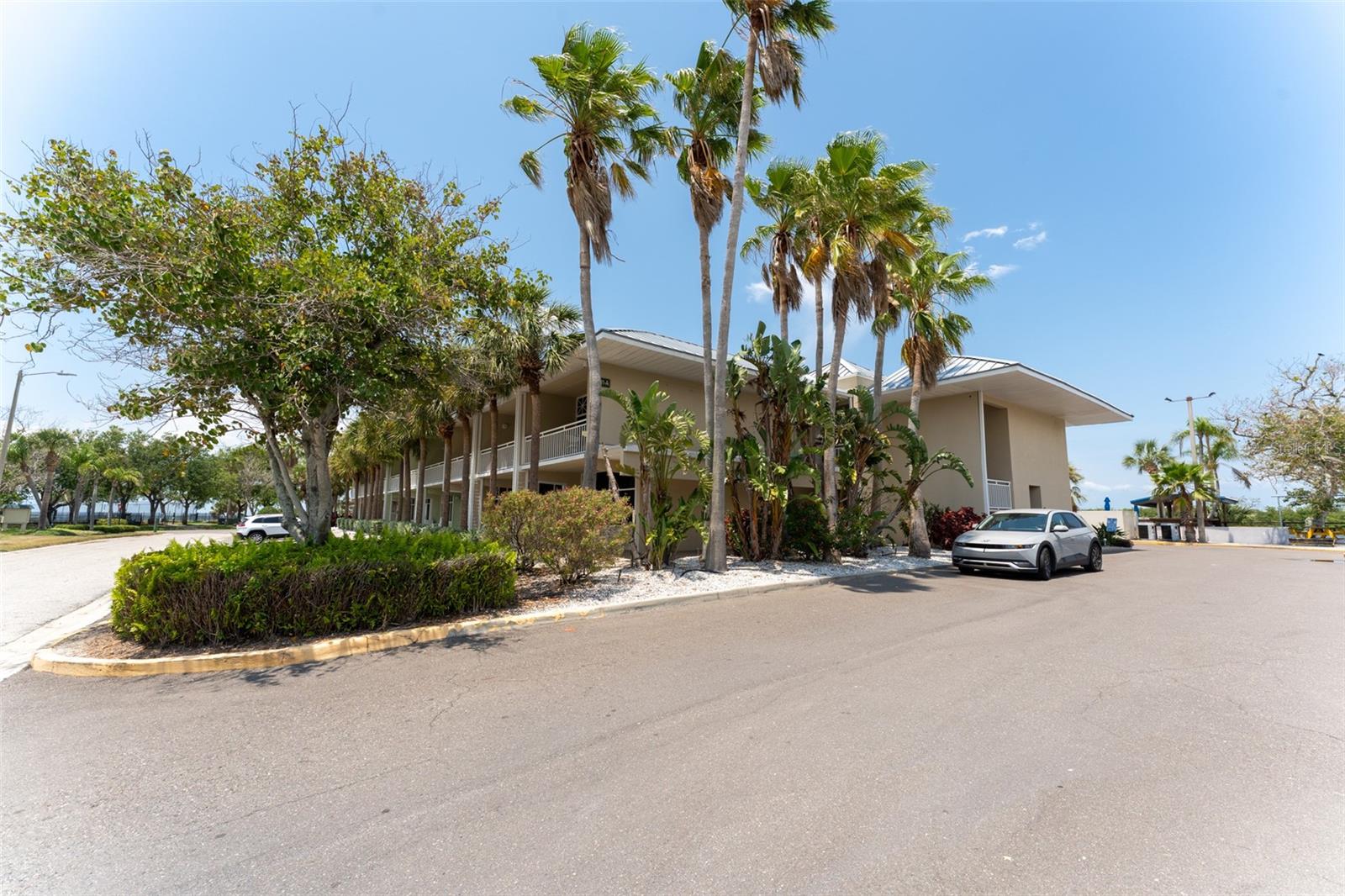 ISLAND RESORT AT MARINERS CLUB - Residential