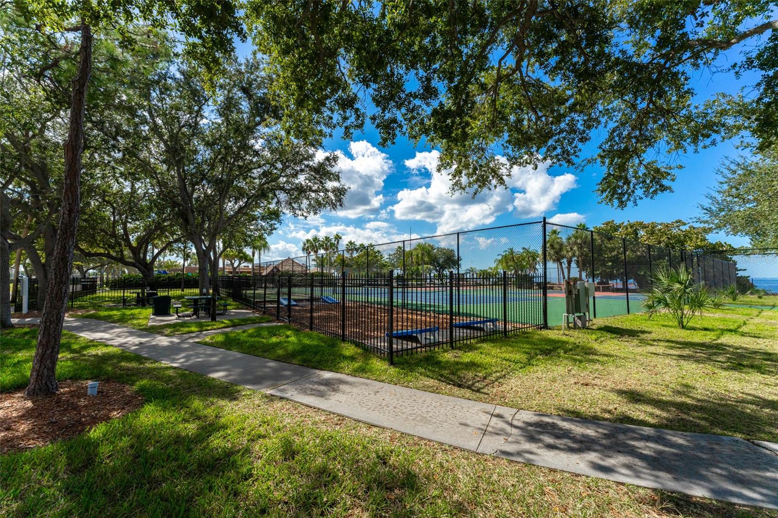 ISLAND RESORT AT MARINERS CLUB - Residential