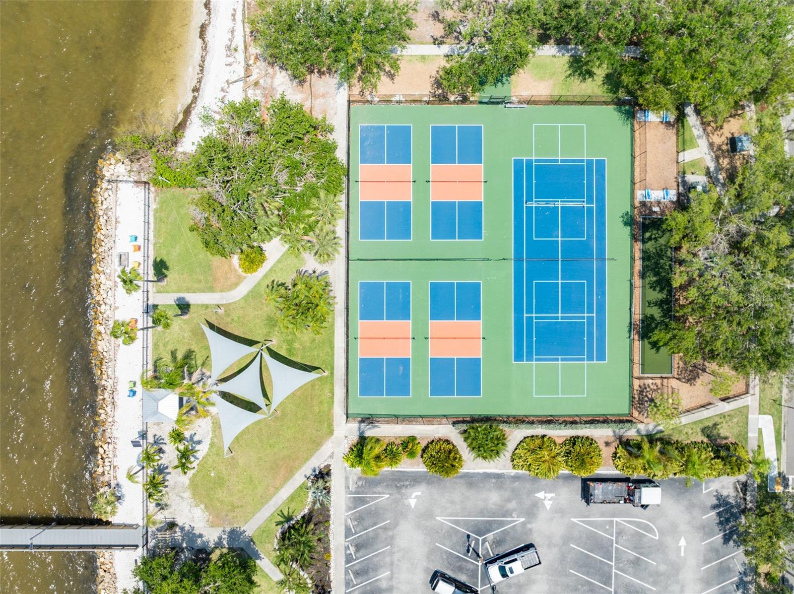 ISLAND RESORT AT MARINERS CLUB - Residential