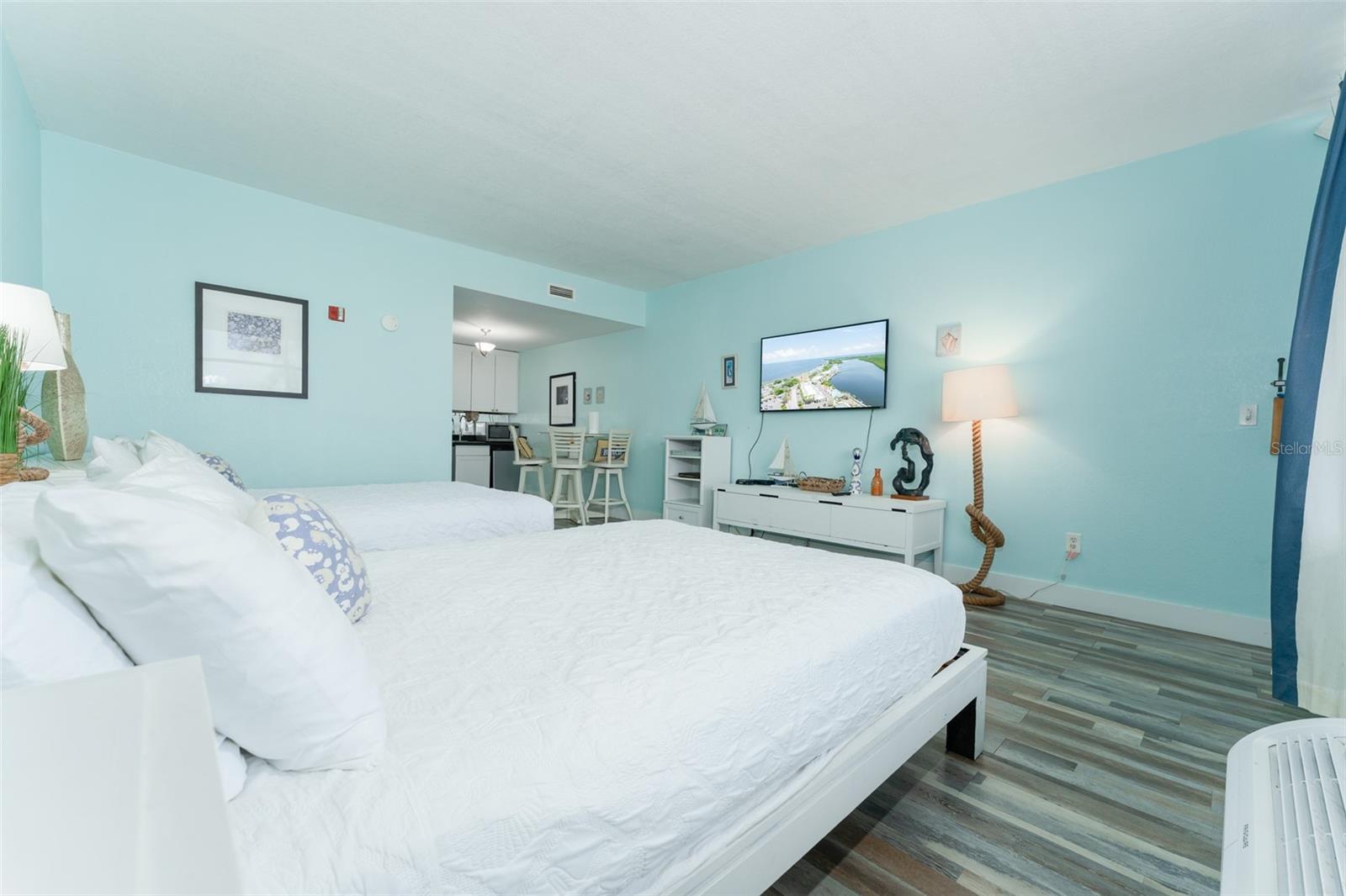 ISLAND RESORT AT MARINERS CLUB - Residential