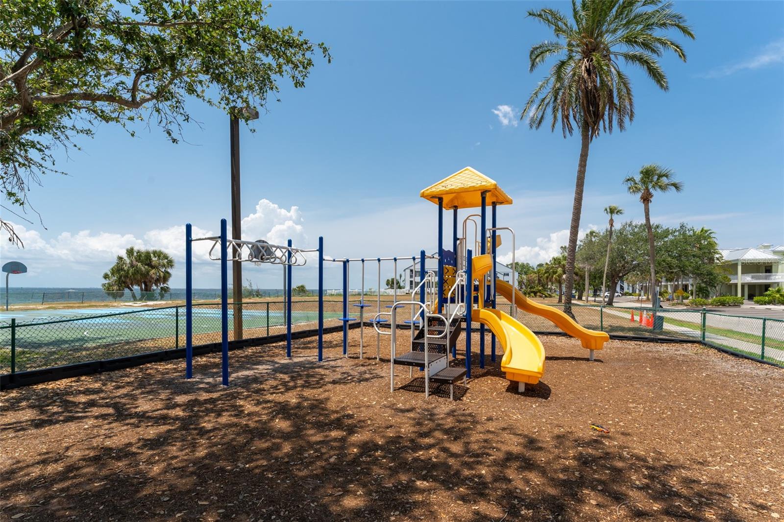 ISLAND RESORT AT MARINERS CLUB - Residential