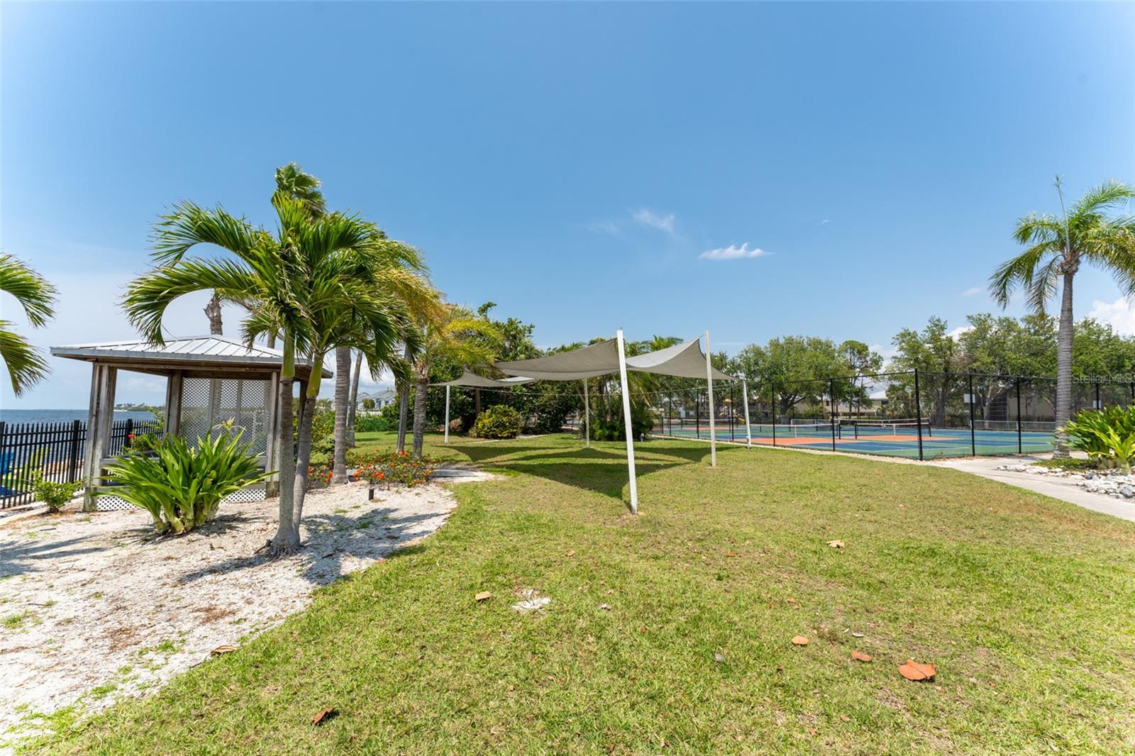 ISLAND RESORT AT MARINERS CLUB - Residential