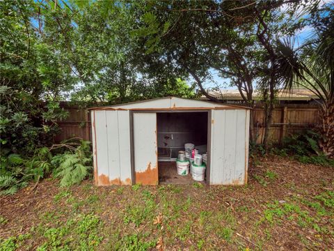 A home in LAKELAND