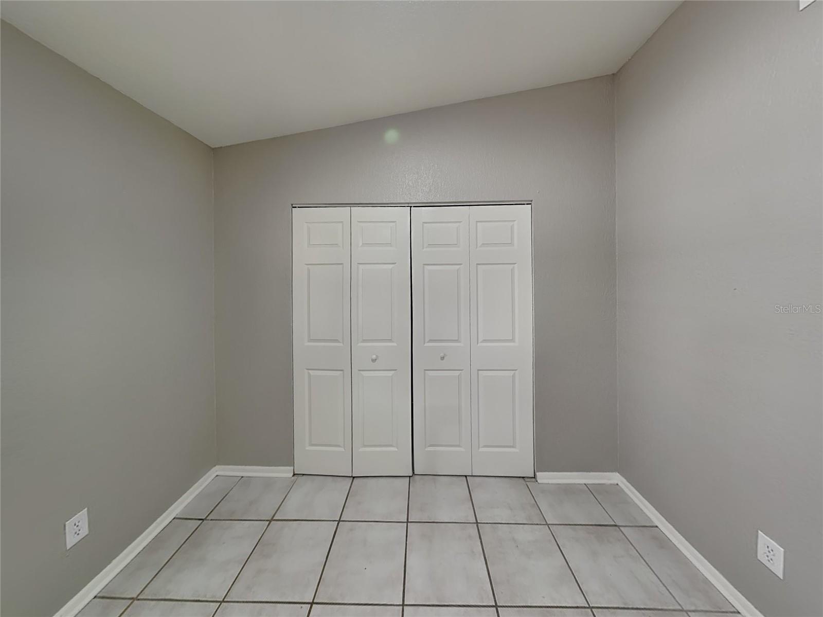 EASTBROOK SUB UNIT 03 - Residential Lease