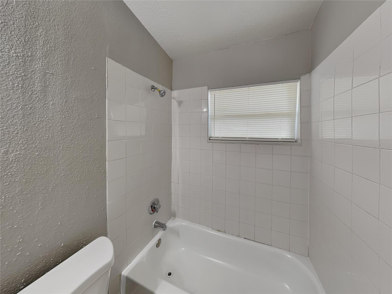 EASTBROOK SUB UNIT 03 - Residential Lease