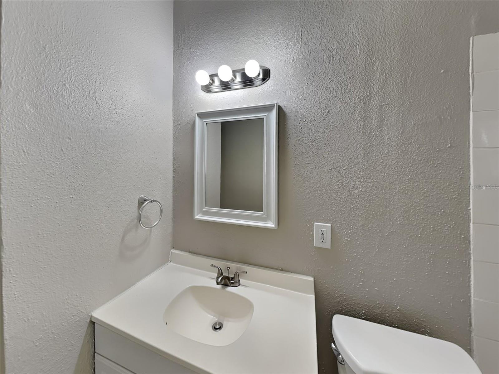 EASTBROOK SUB UNIT 03 - Residential Lease