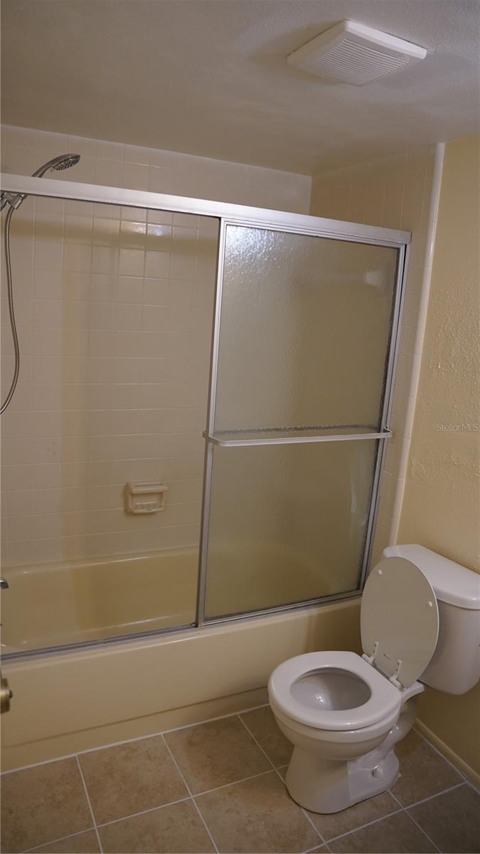 THE OAKS UNIT 1 A CONDO - Residential Lease