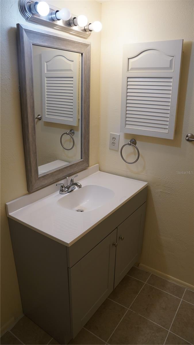 THE OAKS UNIT 1 A CONDO - Residential Lease