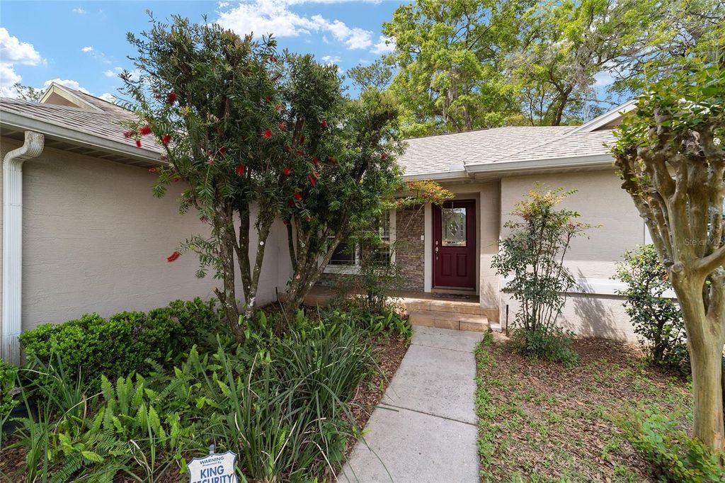 Photo of 2802 NE 25th Avenue, Ocala, FL 34470 (MLS # OM721575)