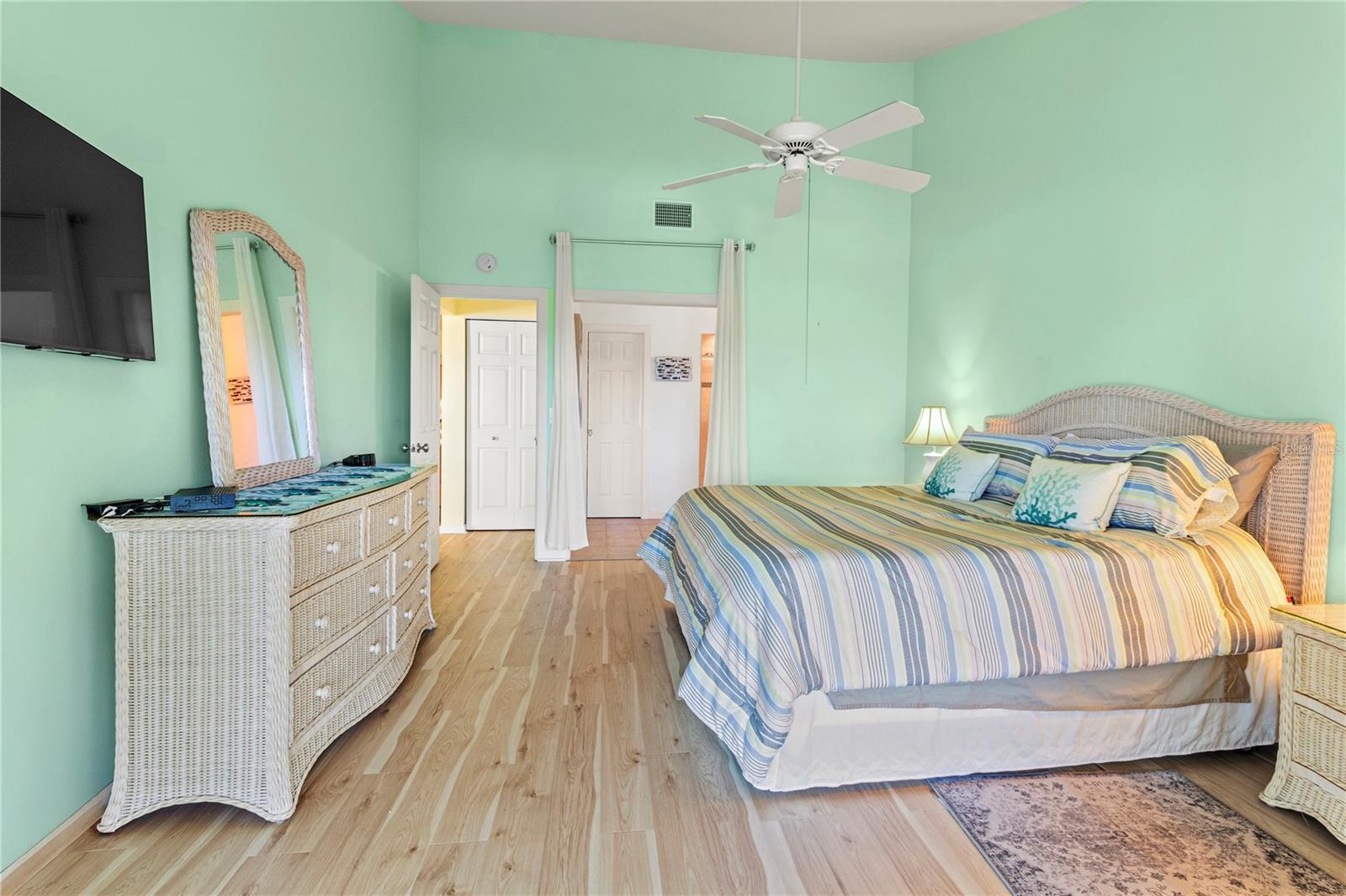 BAY HOLLOW - Residential