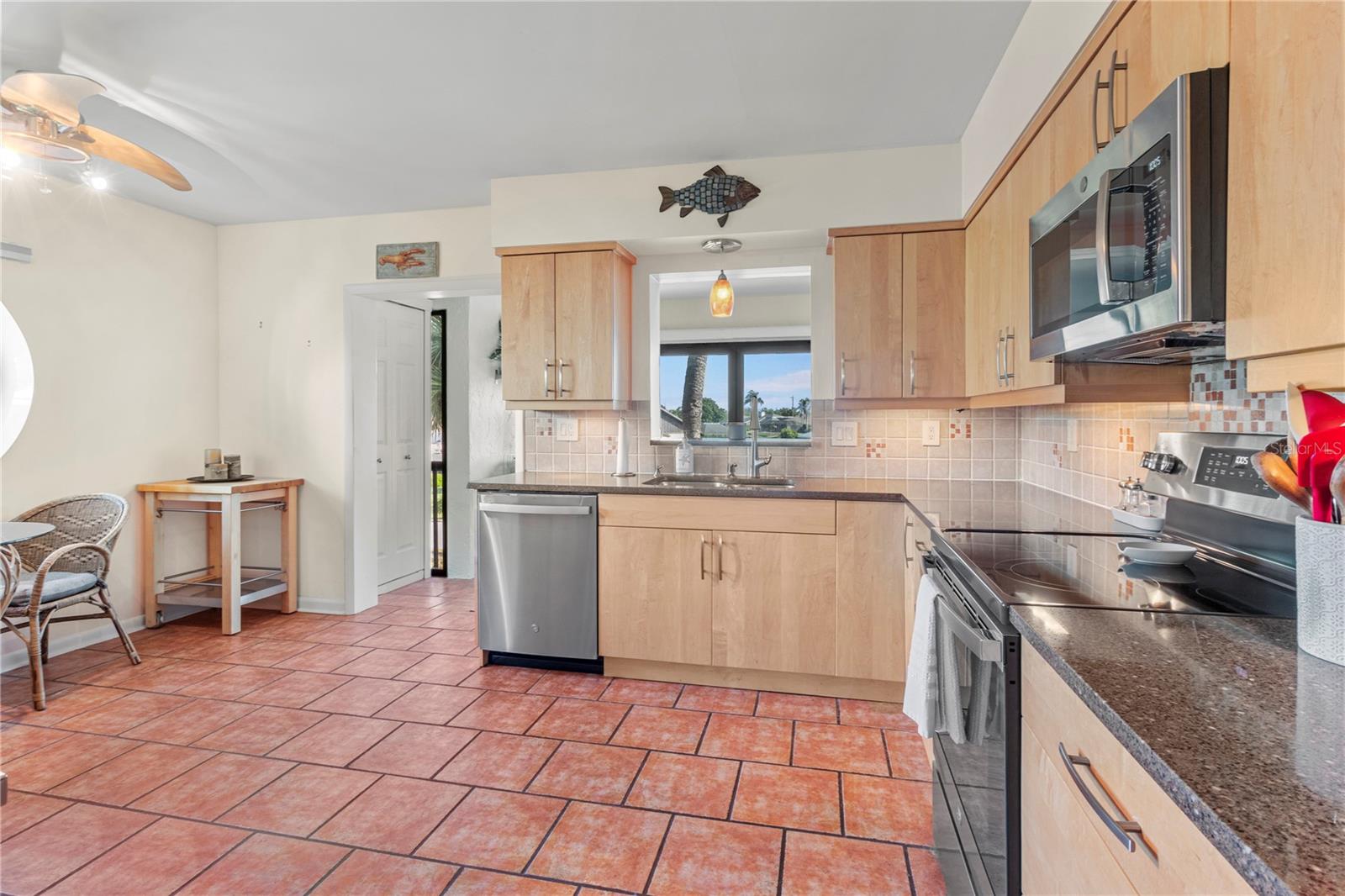 BAY HOLLOW - Residential