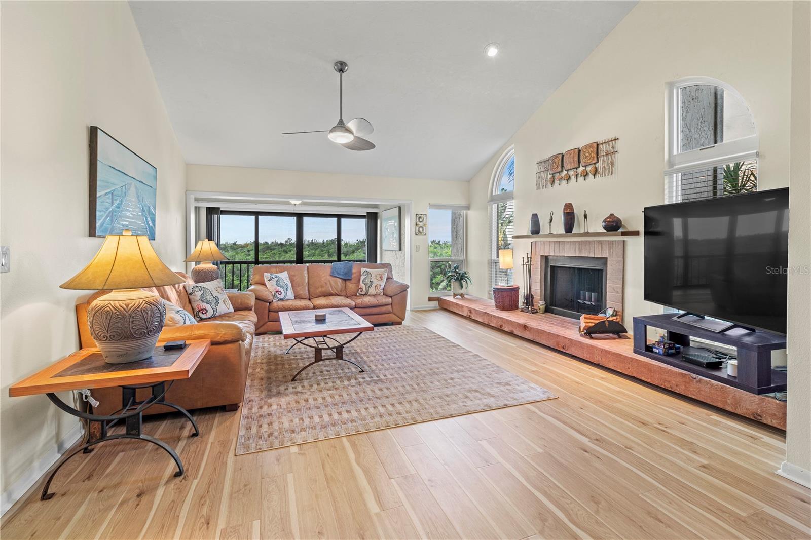 BAY HOLLOW - Residential