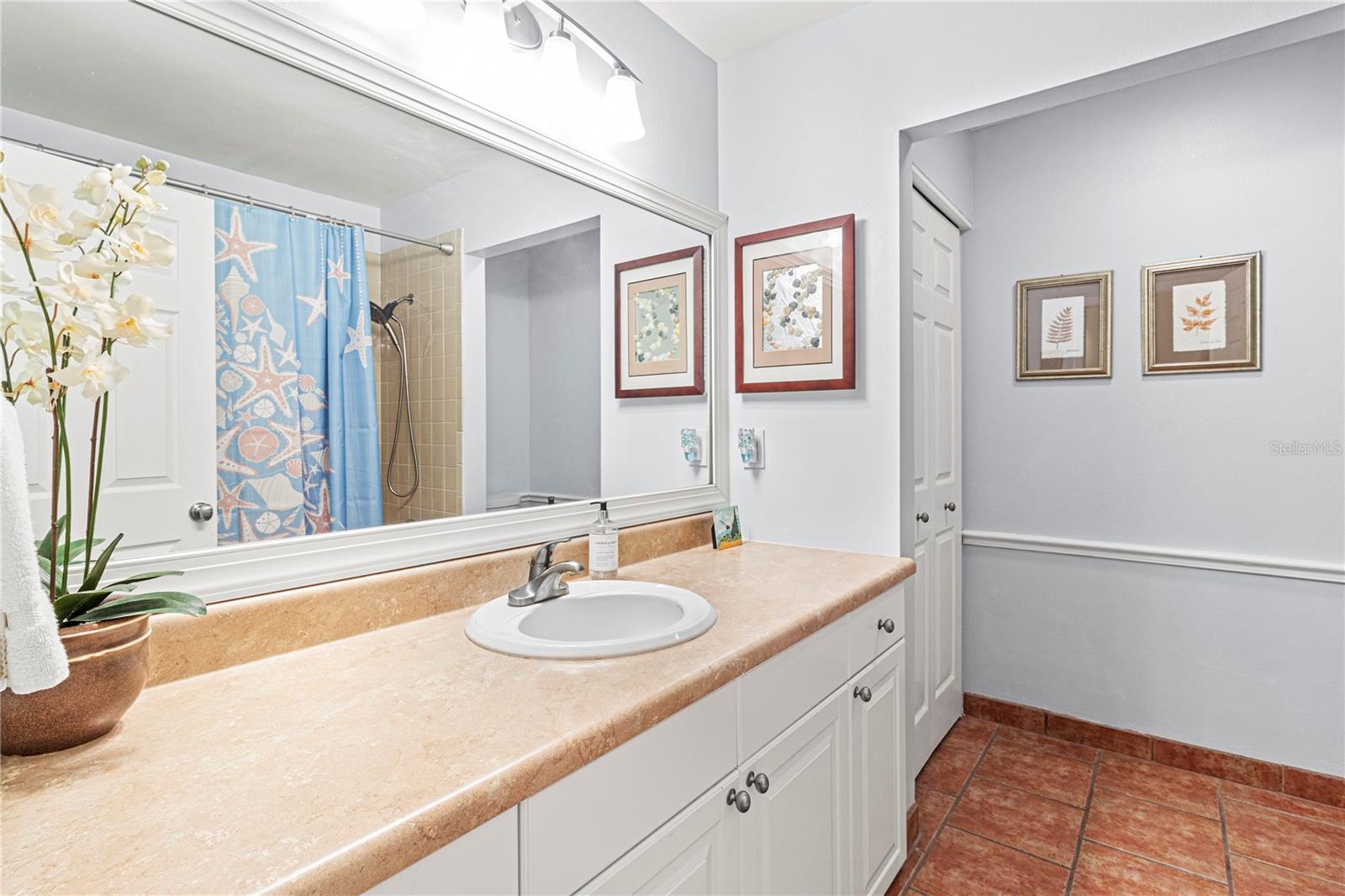 BAY HOLLOW - Residential