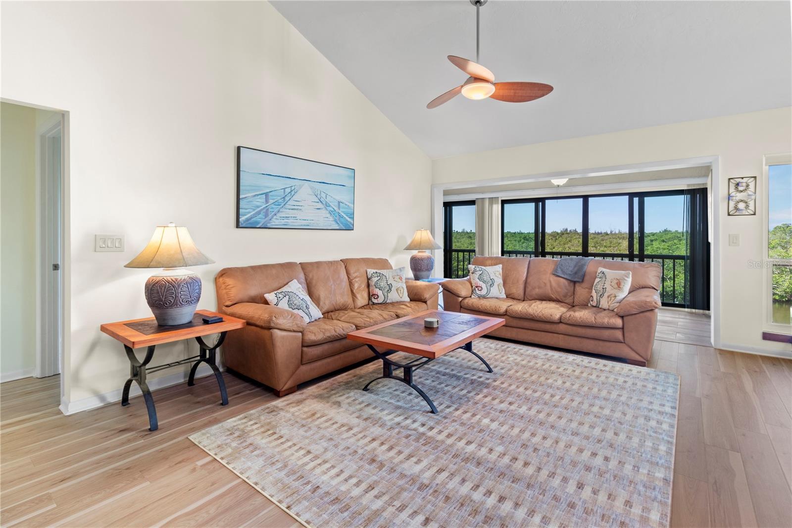 BAY HOLLOW - Residential