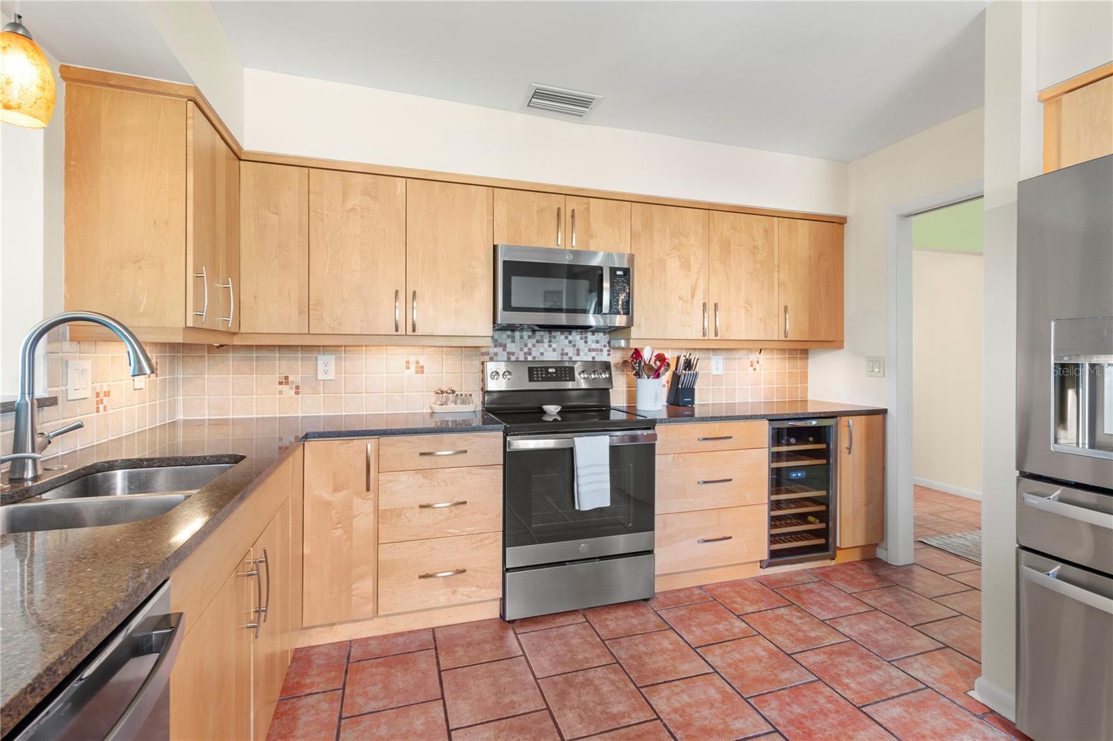 BAY HOLLOW - Residential