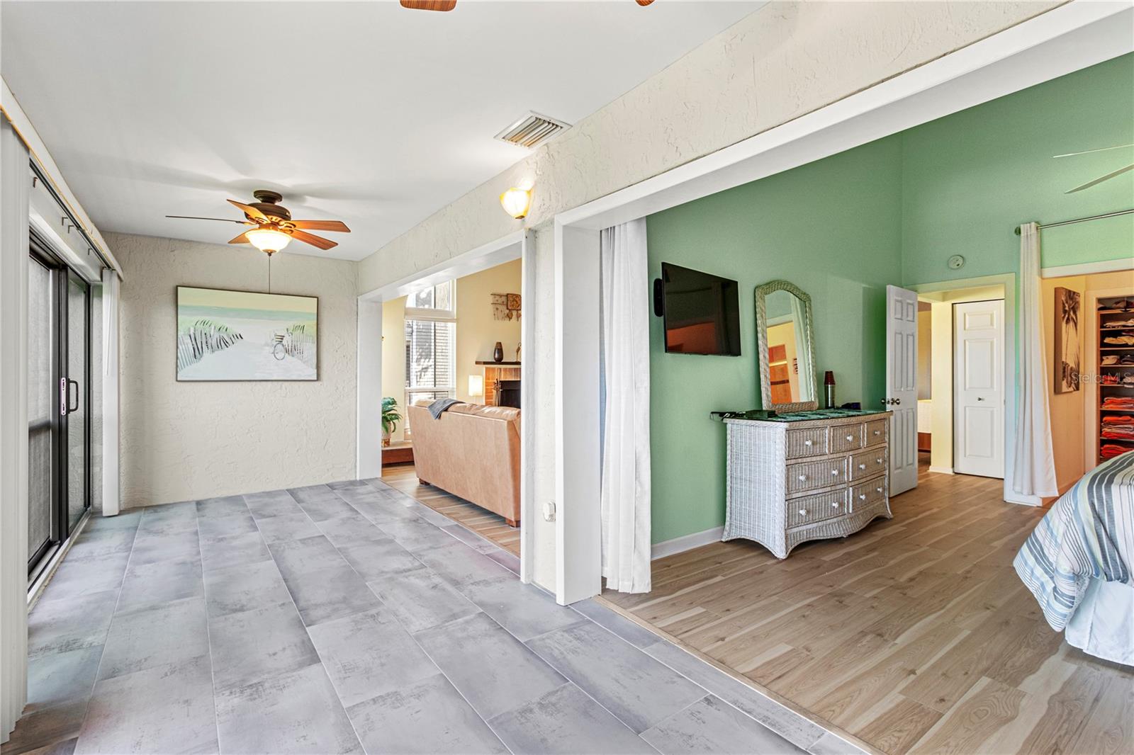 BAY HOLLOW - Residential