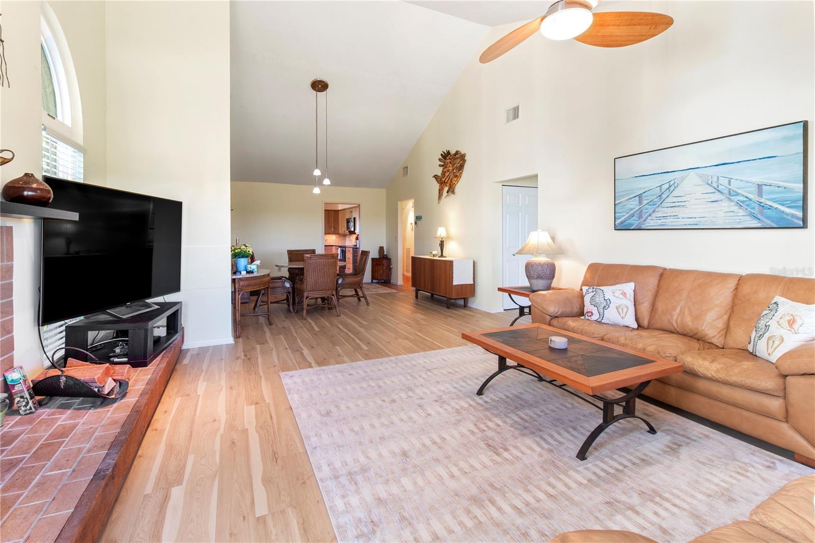 BAY HOLLOW - Residential