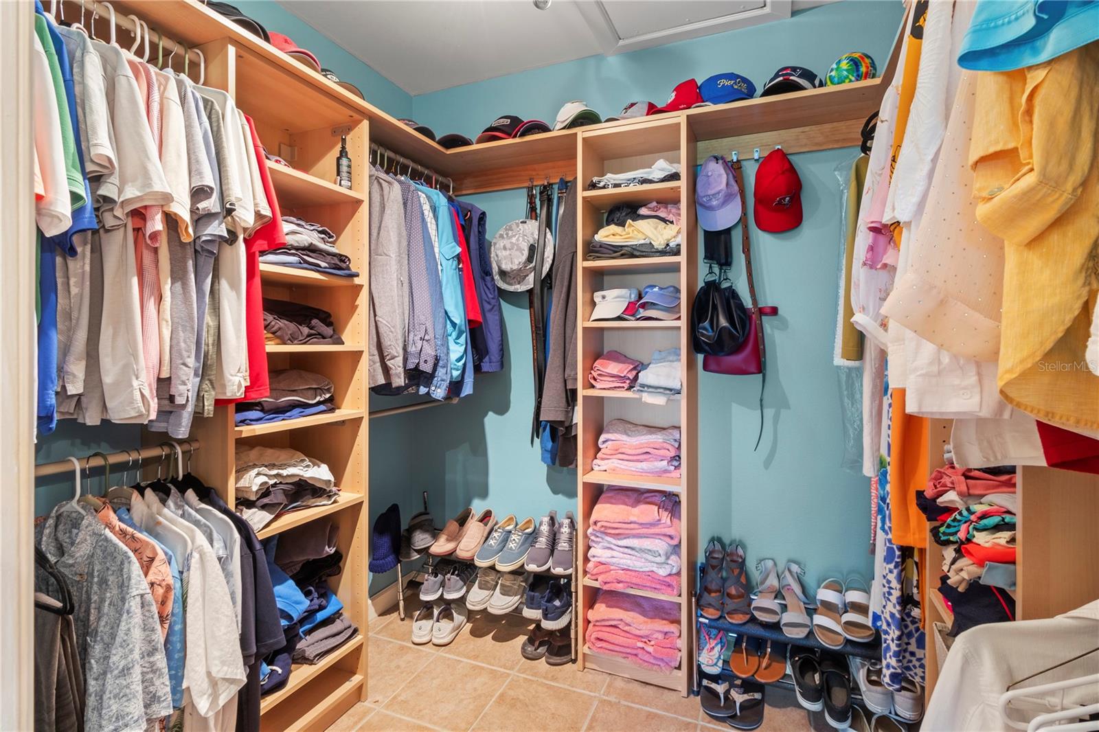 BAY HOLLOW - Residential