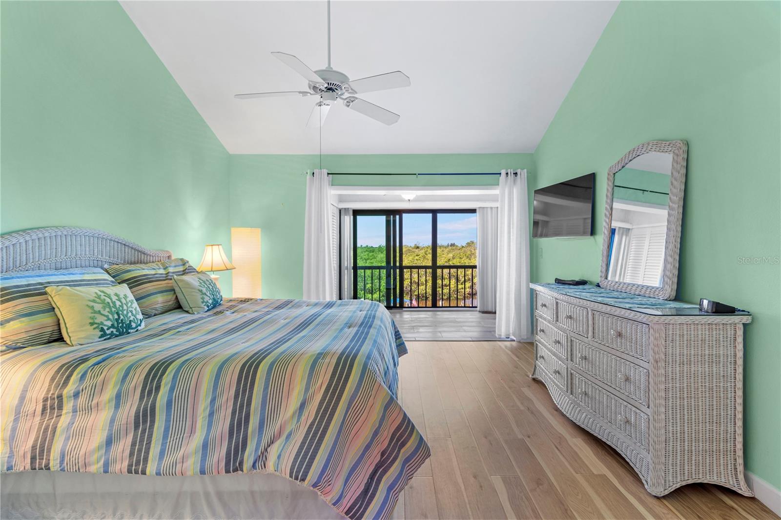 BAY HOLLOW - Residential