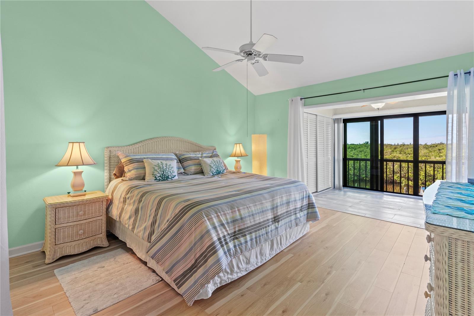 BAY HOLLOW - Residential