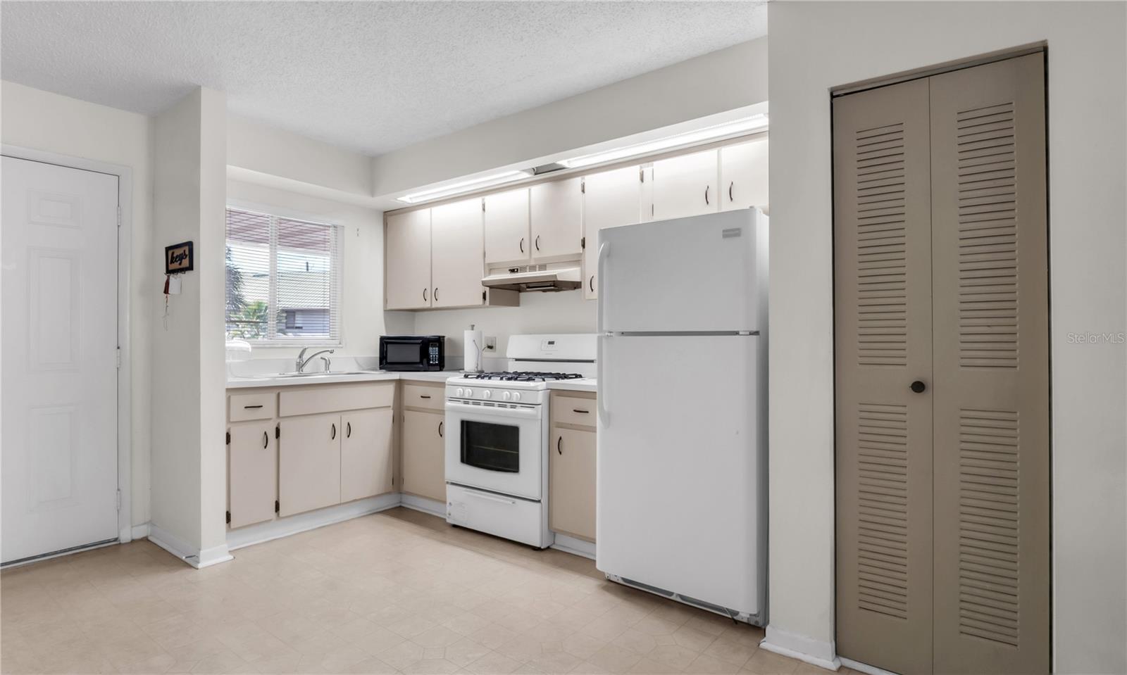 DOGWOOD-HOLLY CONDO AMD - Residential