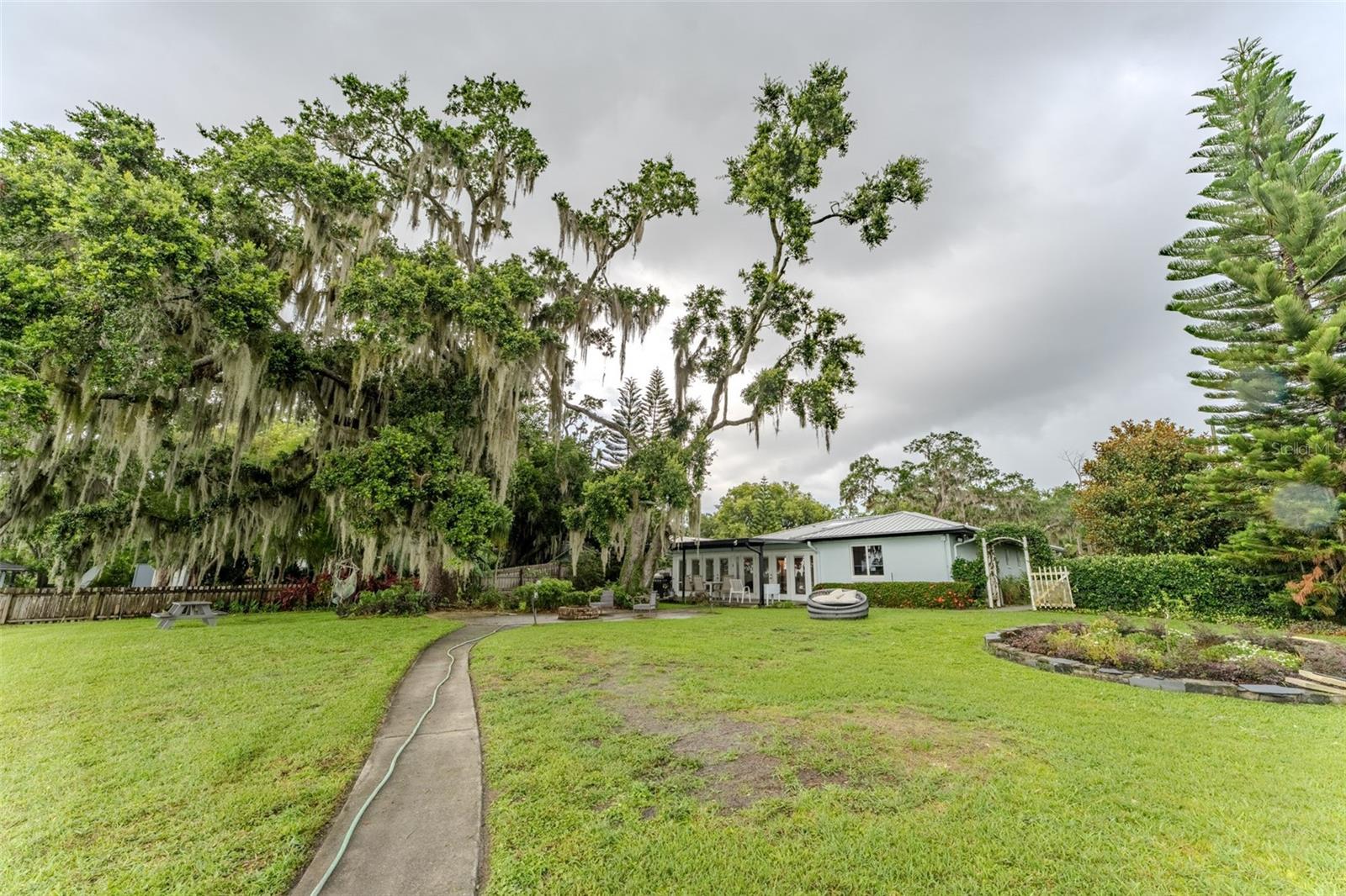 ALANDALE SUB - Residential Lease