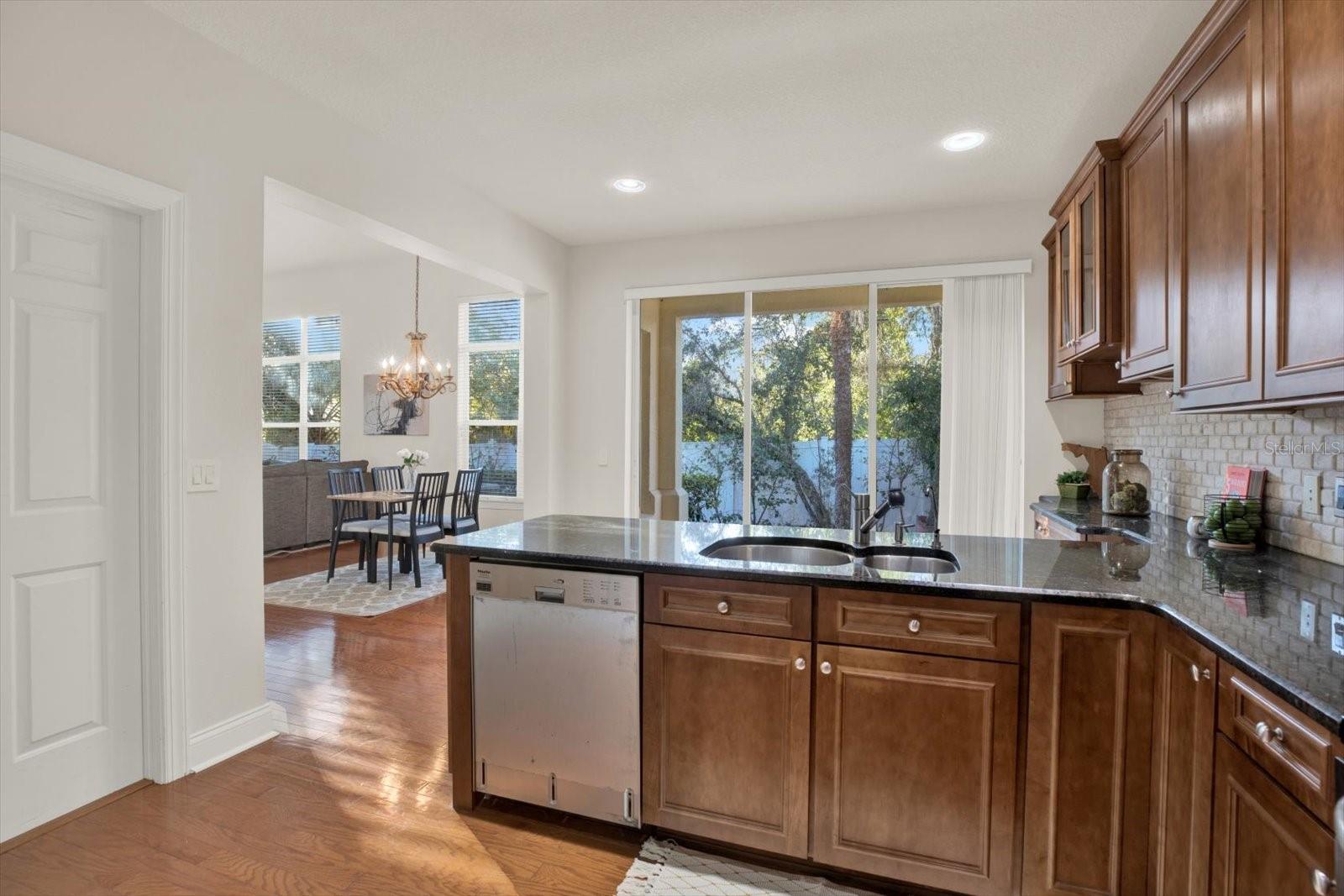 LAKESIDE TWNHMS - Residential